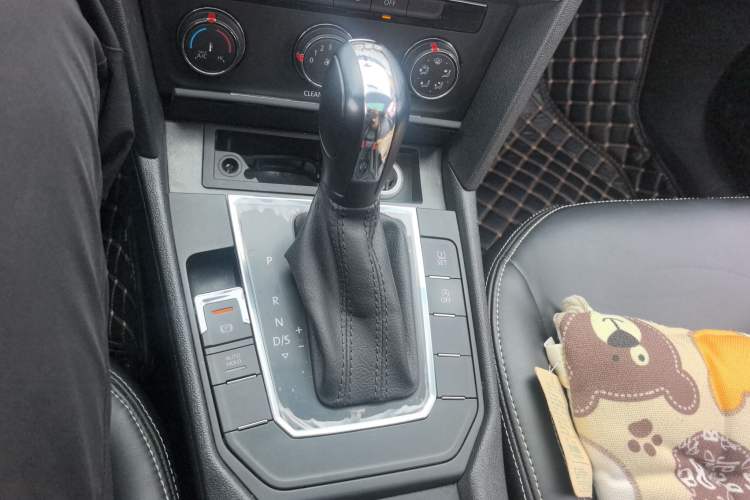 Used Volkswagen Lamando 2021 230TSI DSG Fashion Edition Gear Lever