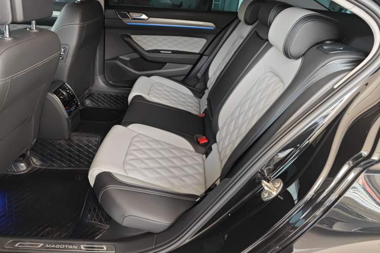 Used Volkswagen Magotan 2023 2 Million Units Limited Edition 330TSI DSG Leading Version Left Rear Seat
