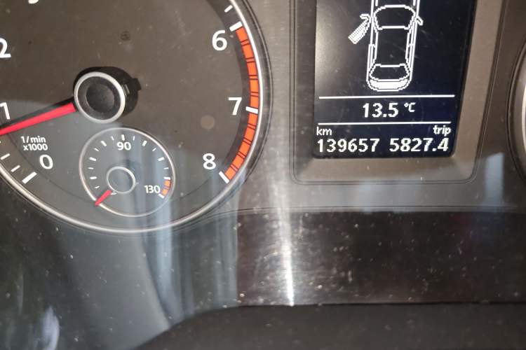 Used Volkswagen Sagitar 2012 1.4TSI Automatic Luxury Edition Odometer Close Up