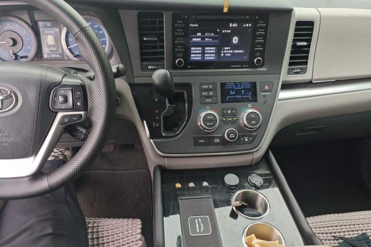 Used Toyota SIENNA 