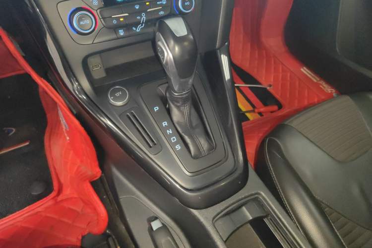 Used Ford Focus 2017 Hatchback 1.6L Automatic Fashion Edition Smart Drive Version Gear Lever