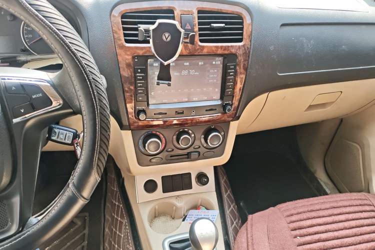 Used Dongfeng Fengon 330 2014 1.5L Manual Comfort Version DK15-02 Audio And AC Panel