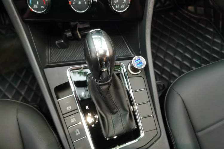 Used Volkswagen Bora 2021 1.5L Automatic Comfort Smart Connect Edition Gear Lever