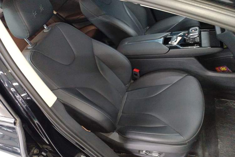 Used Hongqi E-QM5 2022 431 km Charge & Enjoy Edition