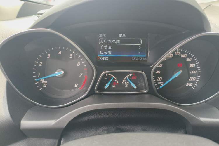 Used Ford Kuga 2015 2.0L GTDi Four-Wheel-Drive Sport Model Odometer Close Up