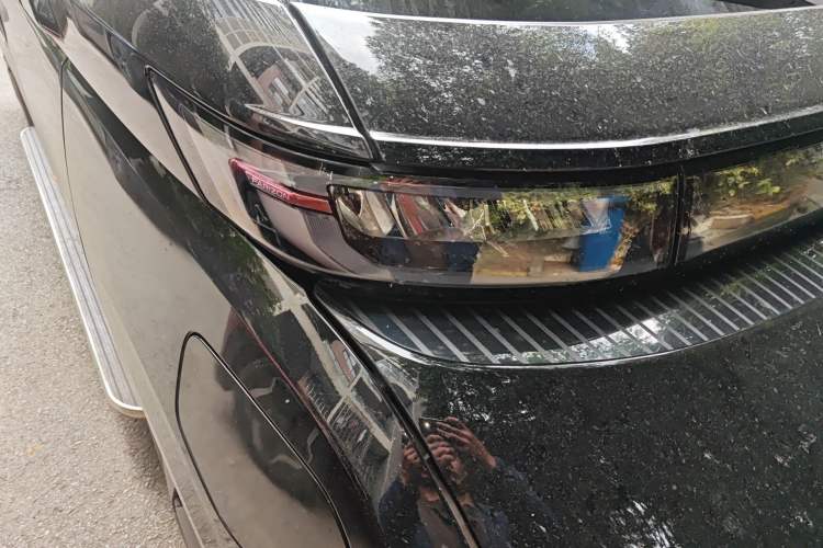 Used Farizon Super VAN 2025 Model, Zhifu Edition, Mid-axle High-roof, 68 kWh, Zhixin Right Front Headlight