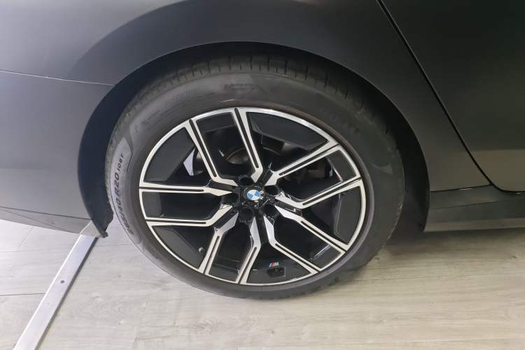 Used BMW 7 Series 2023 735Li M Sport Package Right Rear Wheel Hub