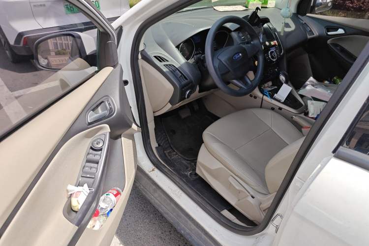 Used Ford Focus 2015 Sedan 1.6L Automatic Comfort Model
