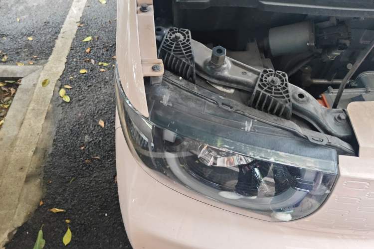 Used Chery QQ Ice Cream 2022 170km Sundae Phosphate Lithium-Ion Right Front Headlight