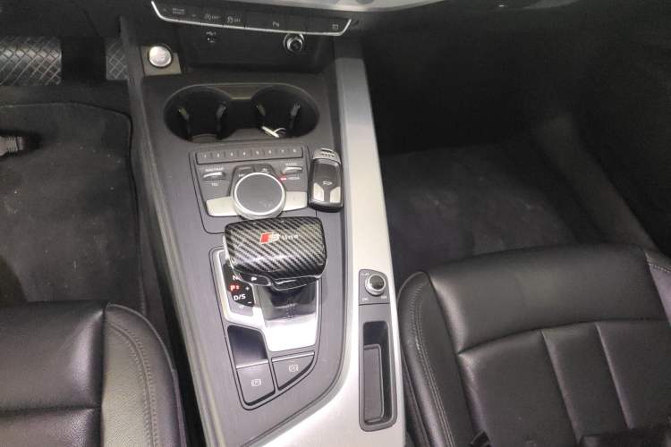 Used Audi A4L 2018 30th Anniversary Edition 40 TFSI Fashion Model
