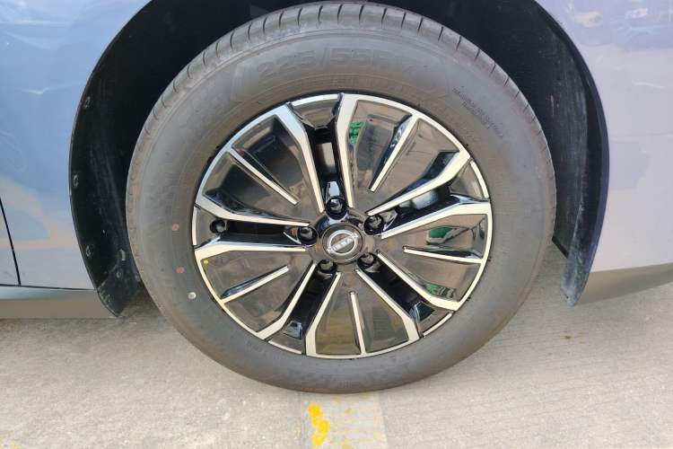 Used Nissan N6 2026 Model 180 Max Right Front Wheel Hub