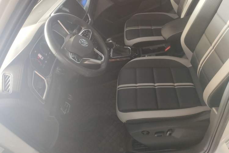 Used Volkswagen T-ROC 2023 300TSI DSG Two-Wheel-Drive Chen Guang Edition Left Front Seat