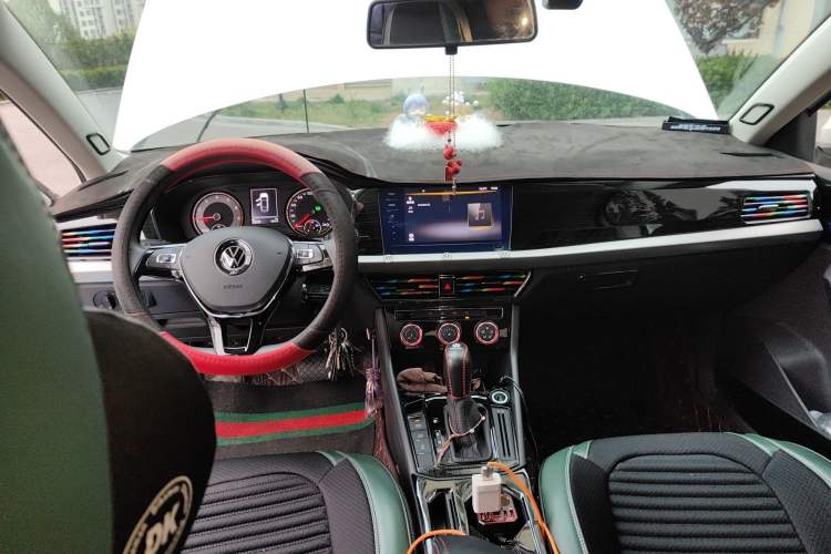 Used Volkswagen Lavida 2021 1.5L Automatic Fashion Edition Center Console