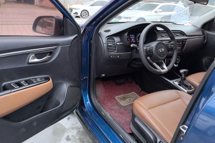 Used Kia KX Cross 2017 1.4L AT GLS Driver Seat