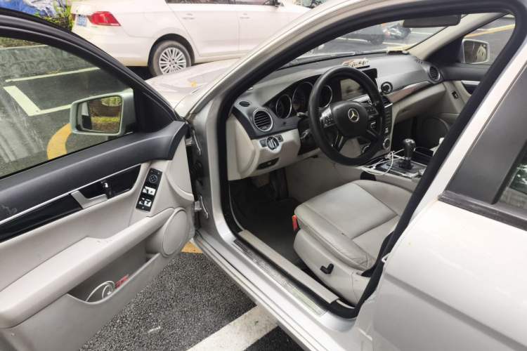 Used Mercedes-Benz C-Class 2010 C 180K Classic model