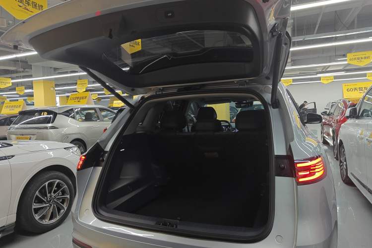 Used Geely Galaxy Xingjian 7 EM-i 2026 Model 135km Leading Edition Trunk