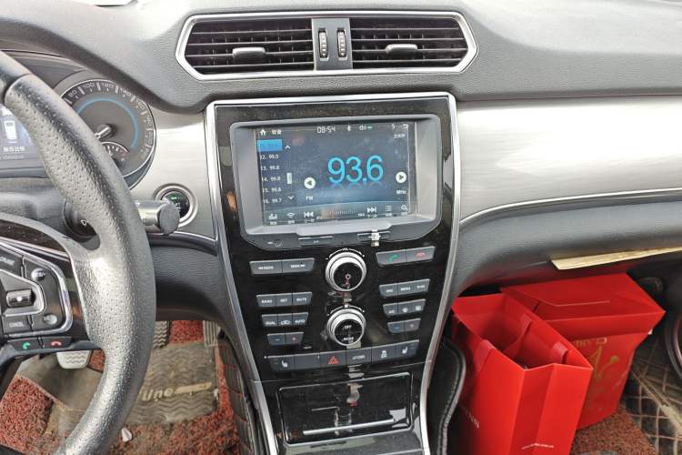 Used Haval H2 2016 Red-Label 1.5T Manual Two-Wheel Drive Luxury Model