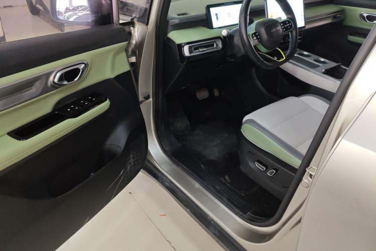 Used AION Y 2023 Plus 510 Tech Edition Driver Seat