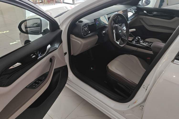 Used BYD Qin PLUS 2024 HONOR Edition DM-i 55KM Leading Model
