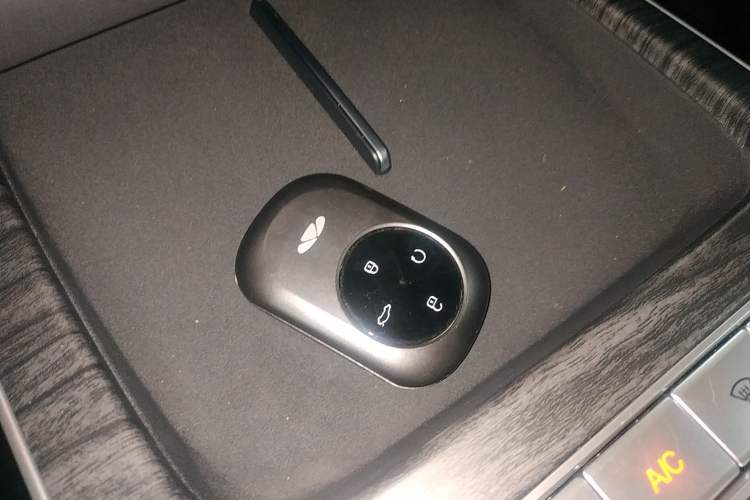 Used Fengyun A8L 2025 1.5 TGDI 145 km Standard Version Vehicle Key