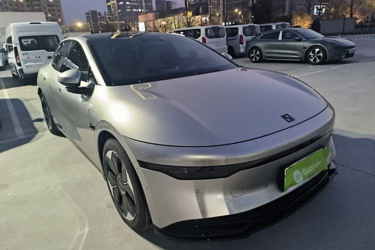 Used Zeekr 007 2024 Rear-Drive Enhanced Version 75 kWh Front Right 45 Deg