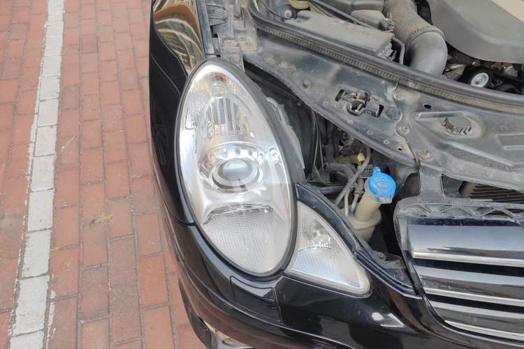 Used Mercedes-Benz R-Class 2009 R 300 L Luxury Model Right Front Headlight