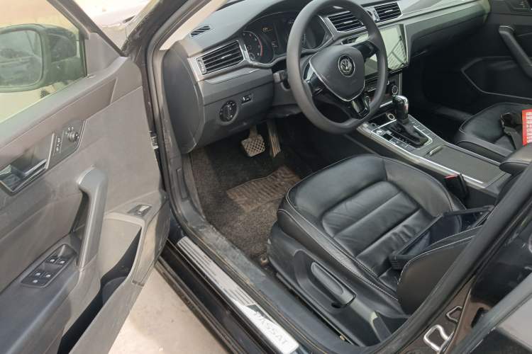 Used Volkswagen Passat 2017 330TSI DSG Luxury Edition
