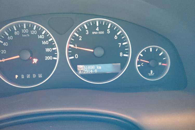 Used Buick GL8 2011 2.4L CT Comfort Edition Odometer Close Up