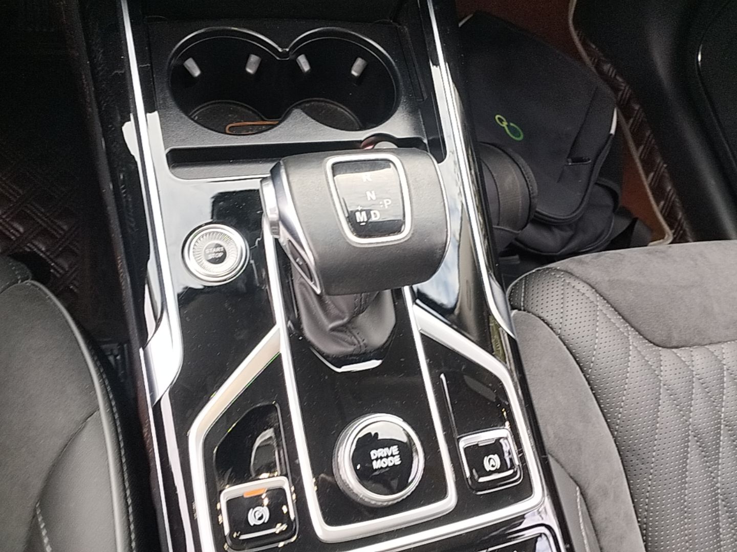 Hongqi HS5 2022 Facelifted Version 2.0T Smart Connect Flagship All-Wheel-Drive Edition — снимка 16