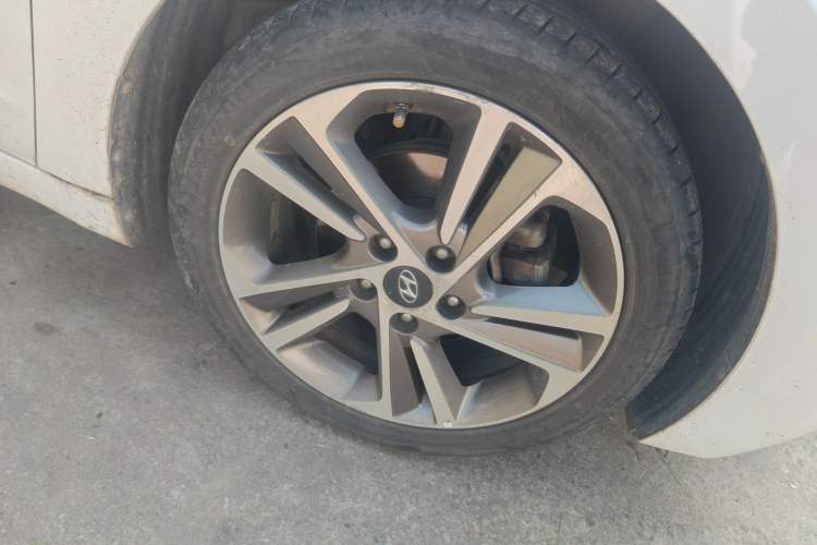 Used Hyundai Elantra (6th Generation / Lingdong) 2016 1.6L Automatic ZhiXuan – Elite Version Right Front Wheel Hub