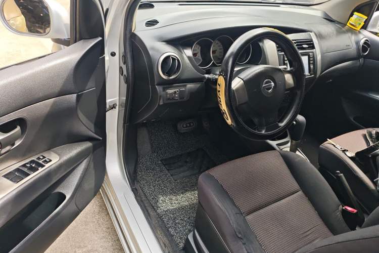 Used Nissan Livina 2010 JINRUI Edition 1.6L Automatic Standard Model Driver Seat