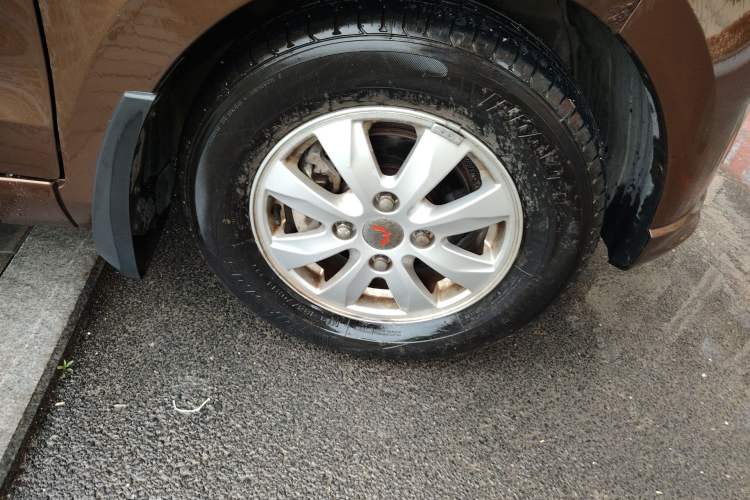 Used Wuling Hongguang 2014 1.5L S Standard Version Right Front Wheel Hub