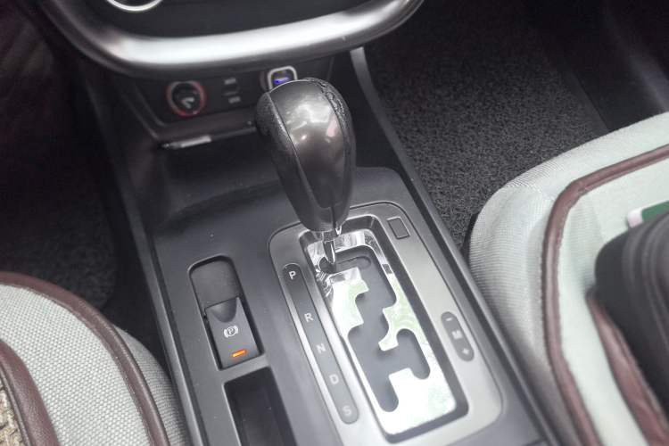 Used Bestune X80 2015 1.8T Automatic Luxury Model Gear Lever