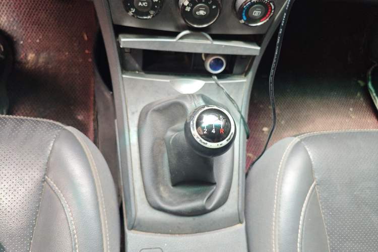 Used BYD L3 2012 1.5L Manual Comfort Edition Gear Lever