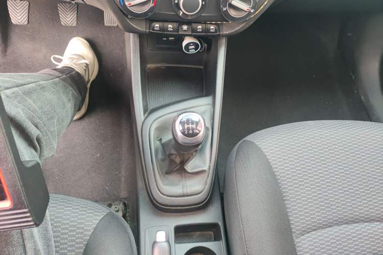 Used Hyundai Verna (older generation) 2017 1.4L Manual Colorful Skyroof Version China V Standard Gear Lever