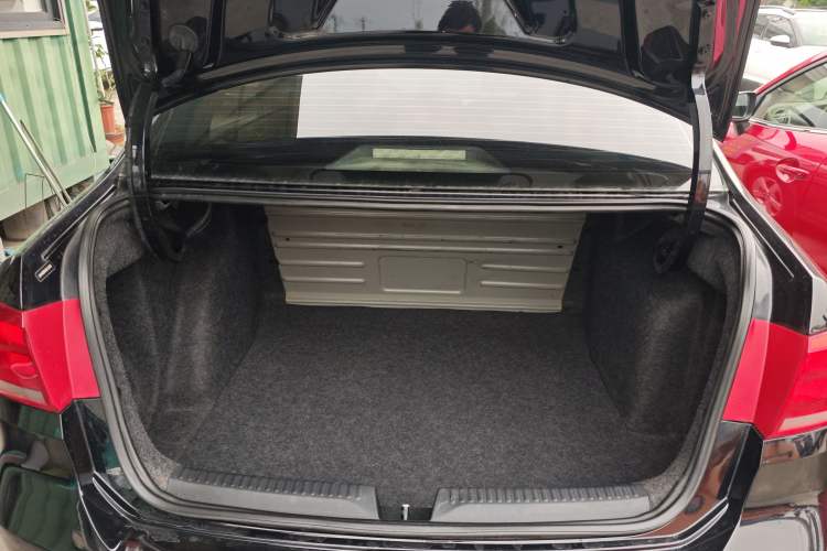 Used Volkswagen Santana 2015 1.6L Manual Comfort Edition Trunk