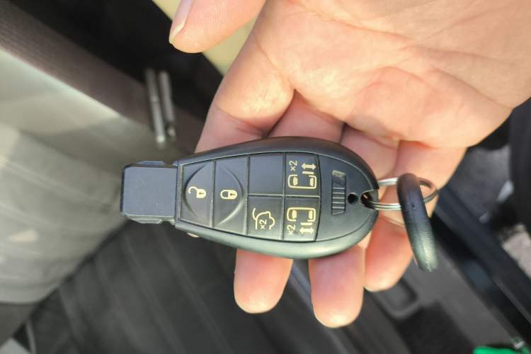 Used Chrysler Grand Voyager 2013 3.6L Luxury Edition