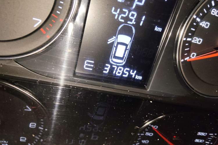 Used Zotye T600 Coupe 2017 1.5T Automatic Luxury Model Odometer Close Up