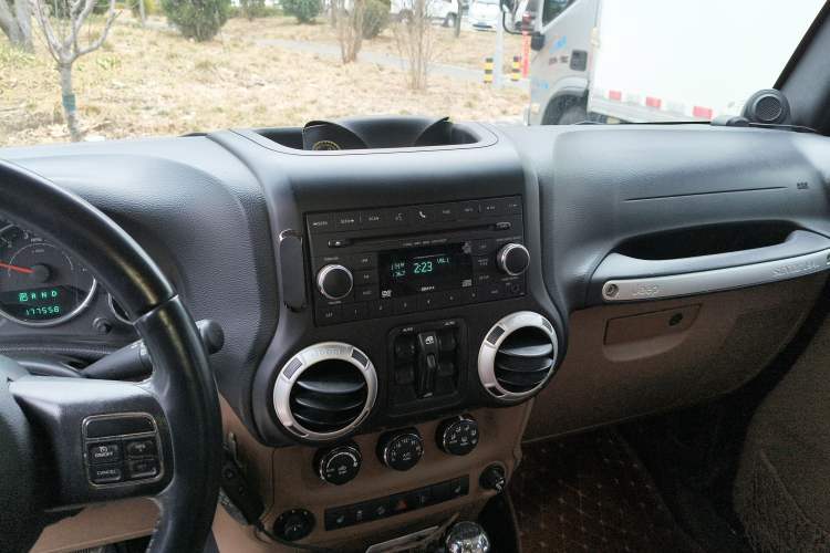 Used Jeep Wrangler 2013 3.6L Sahara Four-Door Edition
