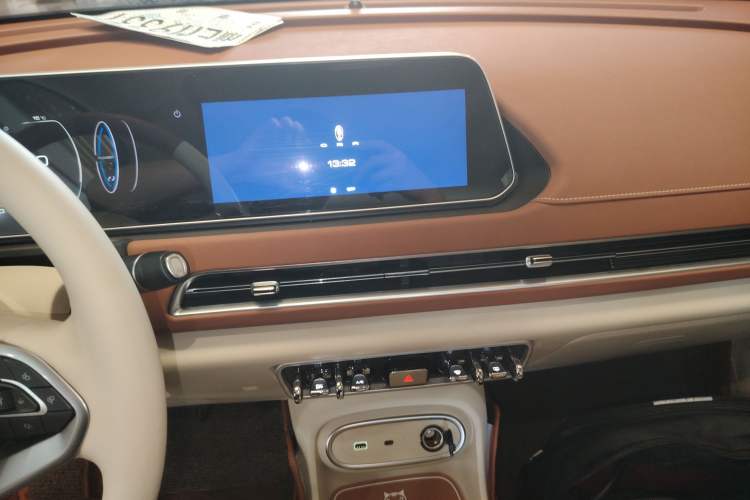 Used ORA Good Cat 2023 401 km Standard Range Premium Version Lithium Iron Phosphate
