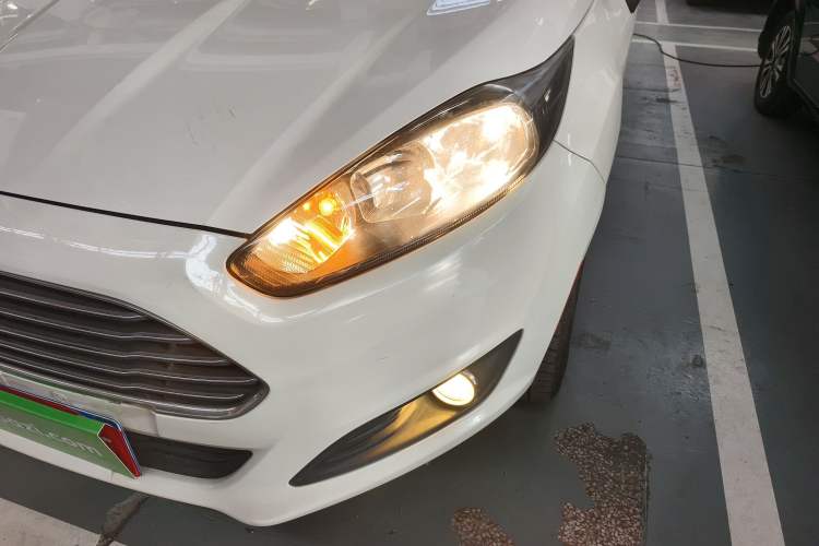 Used Ford Fiesta 2013 Hatchback 1.5L Manual Fashion Edition
