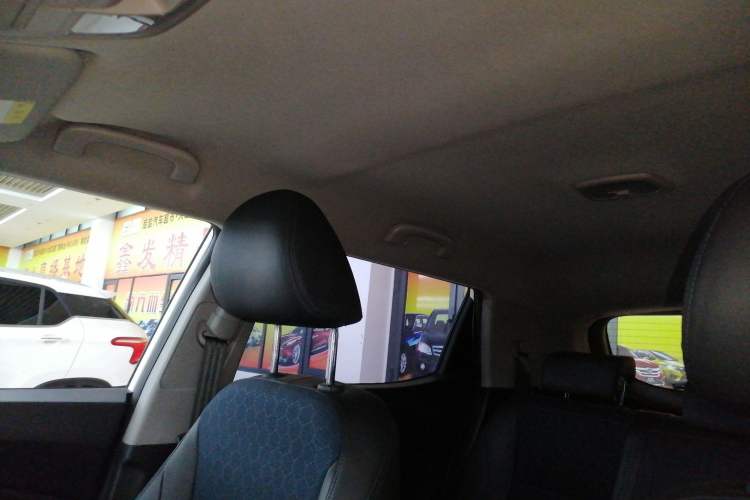 Used SsangYong Tivolan 2015 1.6L Automatic Two-Wheel Drive ZhiShang Edition
