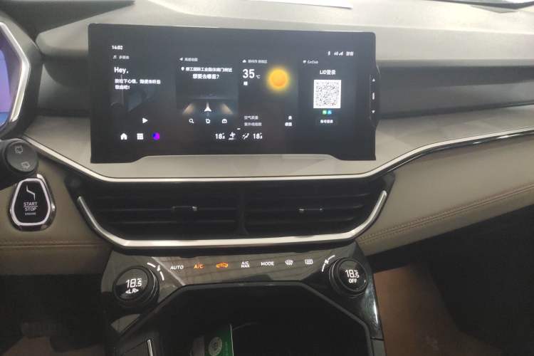 Used Lynk & Co 06 EM-P 2022 PHEV 84 km Range Pro Version Audio And AC Panel