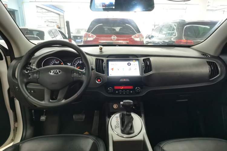 Used Kia Sportage R 2015 2.0L Automatic Two-Wheel Drive DLX Model Center Console