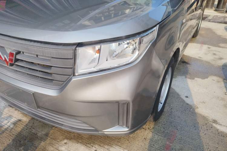 Used Wuling Hongguang PLUS 2019 1.5T Manual Standard Edition 5 Seats
