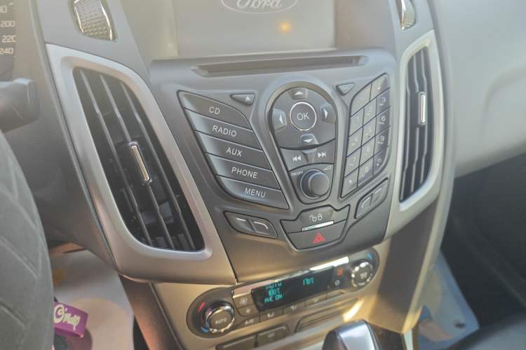 Used Ford Focus 2012 Sedan 1.6L Automatic Fashion Edition
