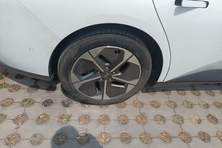 Used XPeng MONA M03 2024 620 with Ultra-Long Range Right Rear Wheel Hub