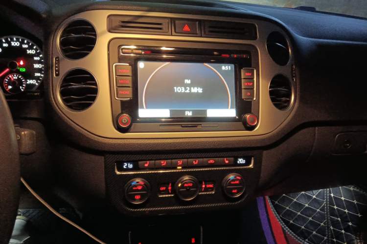 Used Volkswagen Tiguan 2015 1.8TSI Automatic Two-Wheel Drive Luxury Model Audio And AC Panel