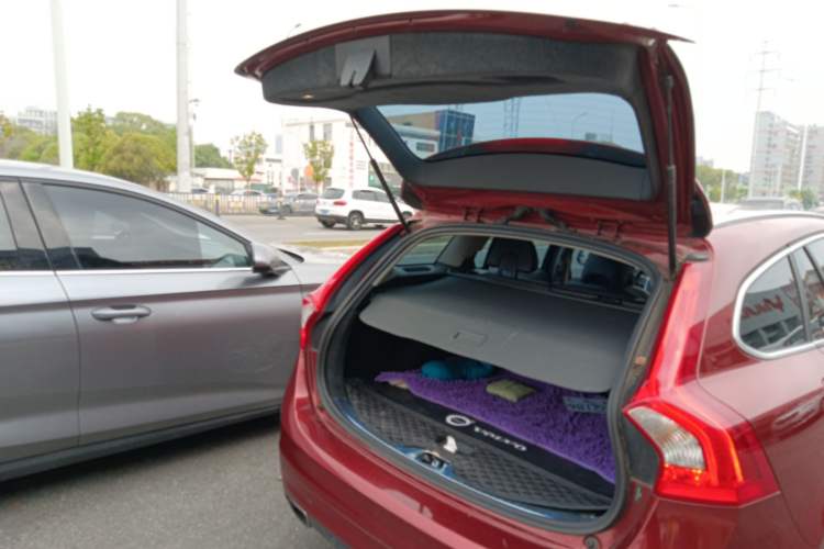 Used Volvo V60 2015 T5 Zhiya Edition
