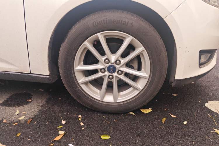 Used Ford Focus 2015 Sedan 1.6L Automatic Trend Model Right Front Wheel Hub